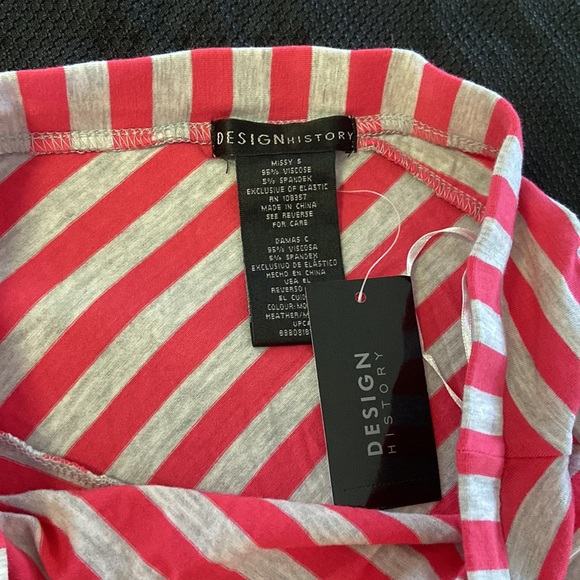 Women Design History Skirt NWT size Small - Picture 2 of 3